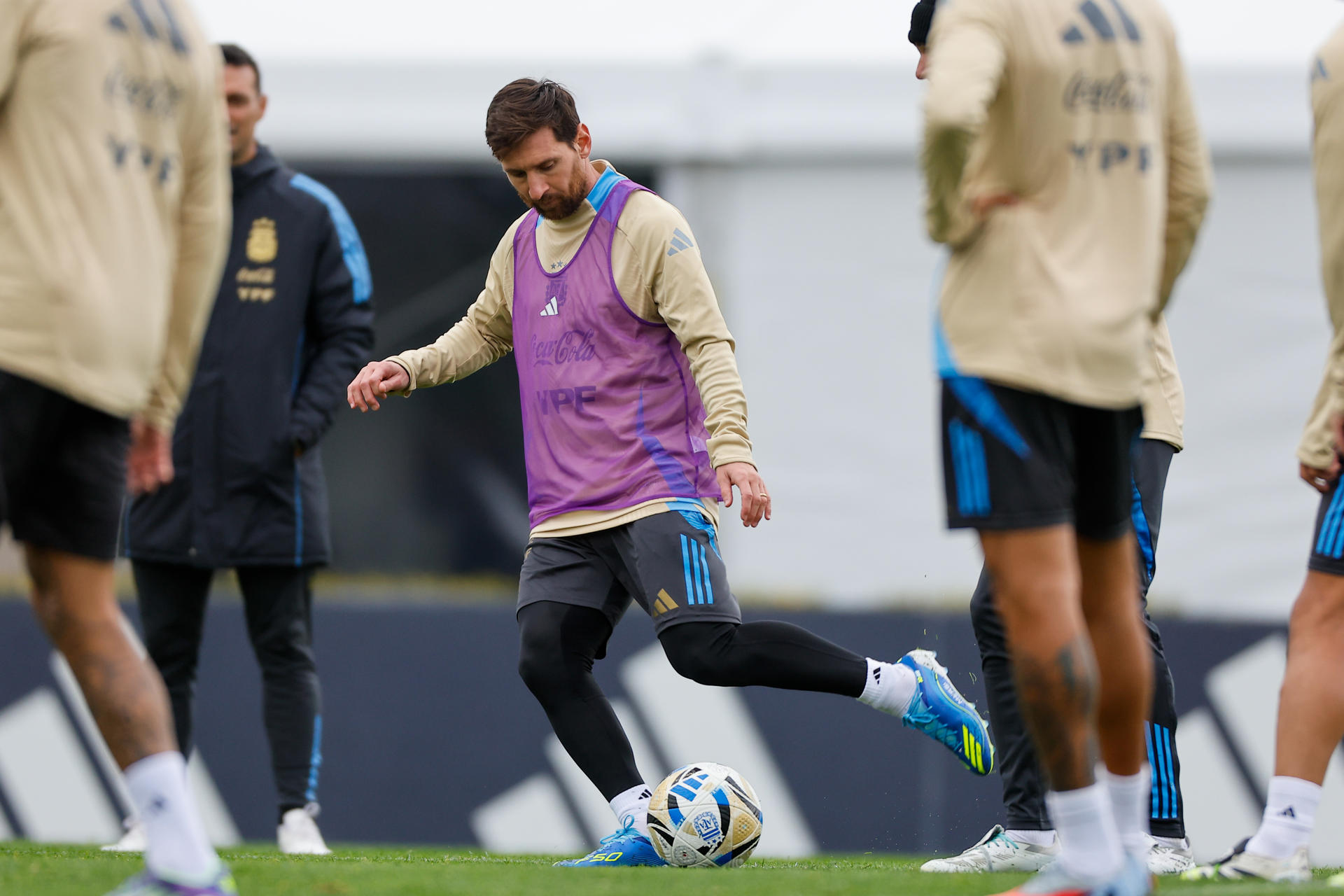 El jugador Lionel Messi durante un entrenamiento. EFE/ Juan Ignacio Roncoroni