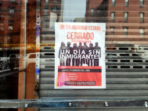 Fotografía de archivo de un anuncio del cierre de un comercio en protesta por el 'Día sin inmigrantes', en un local en Nueva York (EE.UU). EFE/Ruth E. Hernández