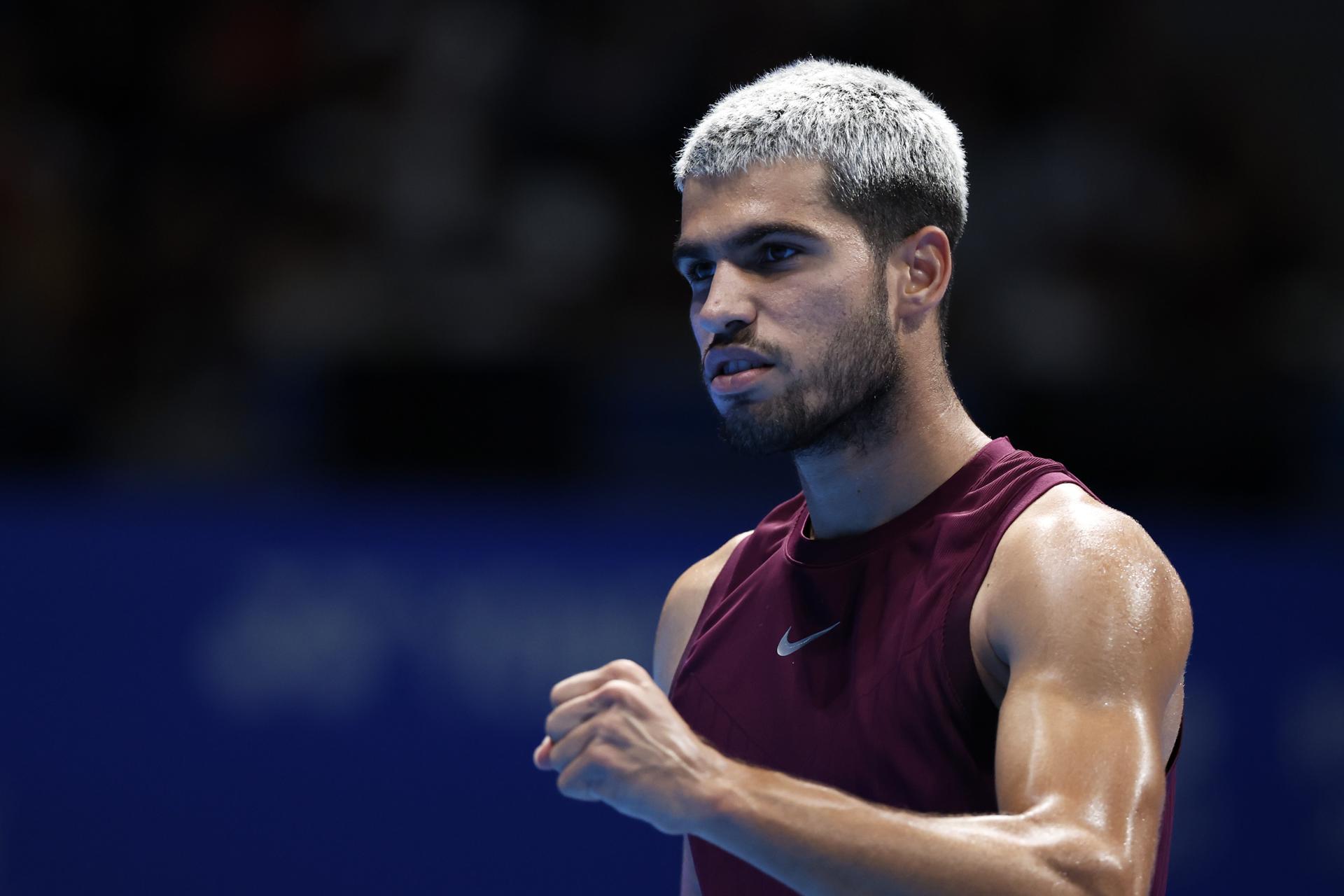 Carlos Alcaraz celebra un punto en la final contra el estadounidense Taylor Fritz, en el Abierto de Tokio. EFE/EPA/KIYOSHI OTA
