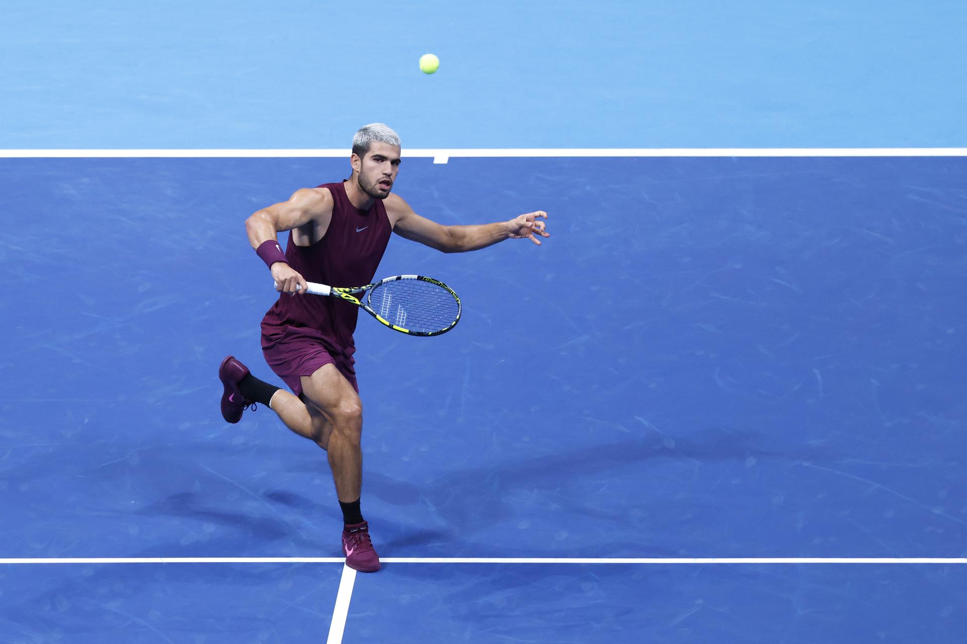 Carlos Alcaraz, en un momento del partido contra el estadounidense Taylor Fritz, en el Abierto de Tokio. EFE/EPA/KIYOSHI OTA
