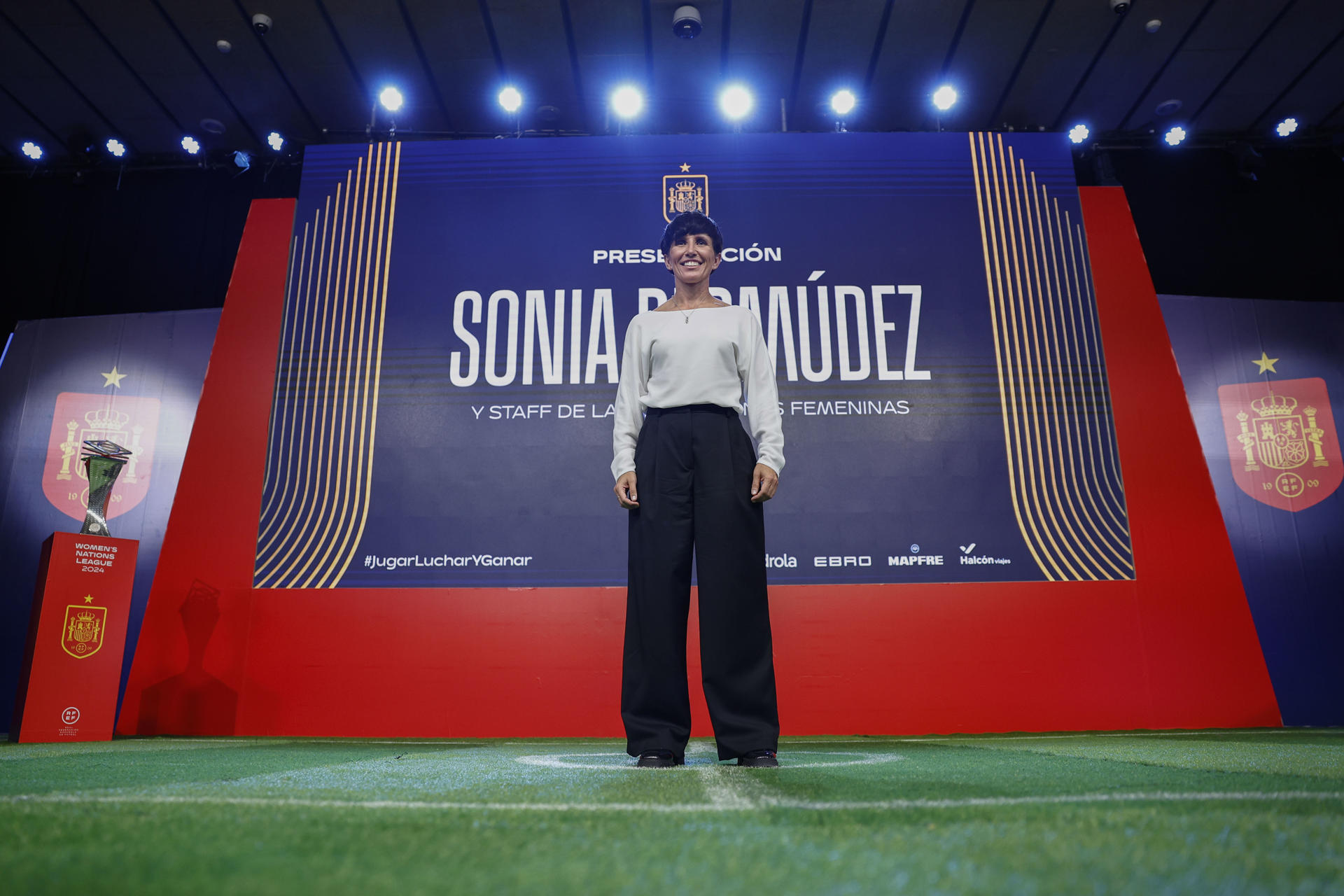 Sonia Bermúdez durante su presentación como nueva entrenadora de la selección absoluta femenina en sustitución de Montse Tomé, este miércoles en Las Rozas. EFE/ Rodrigo Jimenez
