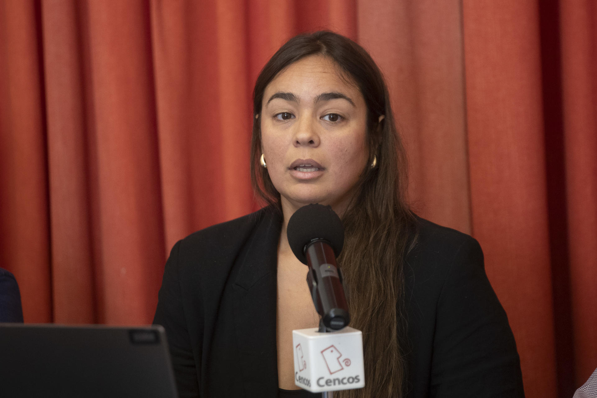 La representante del Centro por la Justicia y el Derecho Internacional (Cejil), Soledad Sánchez, habla en una rueda de prensa este miércoles, en Ciudad de México (México). EFE/ Isaac Esquivel