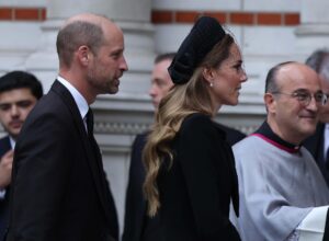 El príncipe de Gales, Guillermo, y su esposa Catalina en el funeral de la duquesa de Kent. EFE/EPA/NEIL HALL