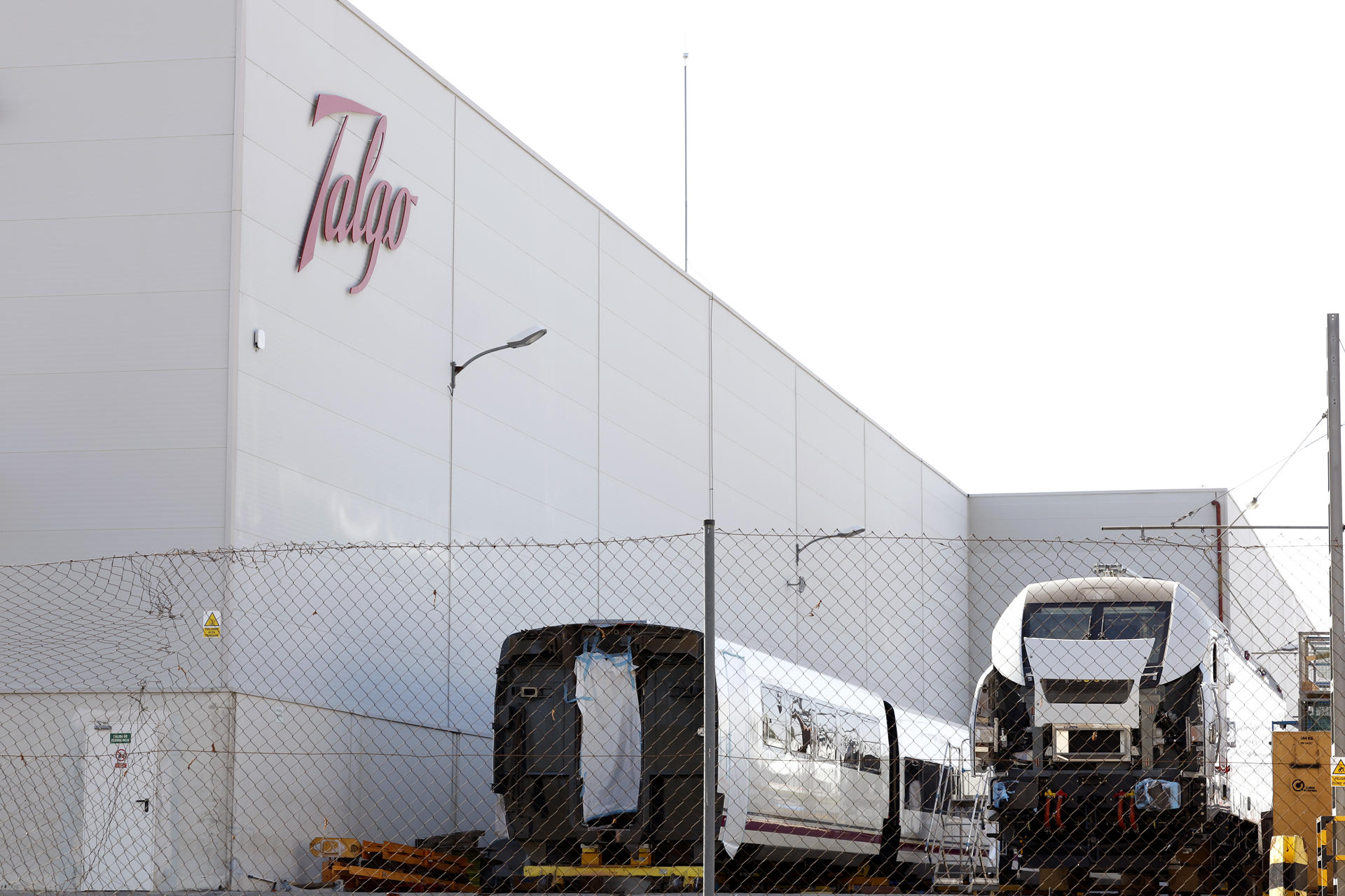 Imagen de archivo de la fábrica de Talgo en el barrio de Las Matas, en la localidad madrileña de Las Rozas. EFE/J.P. Gandul