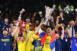 Los jugadores del Fenerbahce celebran la Euroliga 2025 en Abu Dabi el pasado 25 de mayo. EFE/EPA/RYAN LIM