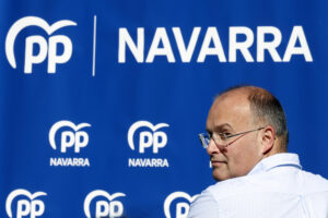 El secretario general del PP, Miguel Tellado (d), junto al presidente del PP en Navarra, Javier García (i), durante la apertura del curso político en Pamplona, este sábado. EFE/ David Mudarra/Partido Popular SOLO USO EDITORIAL/SOLO DISPONIBLE PARA ILUSTRAR LA NOTICIA QUE ACOMPAÑA (CRÉDITO OBLIGATORIO)