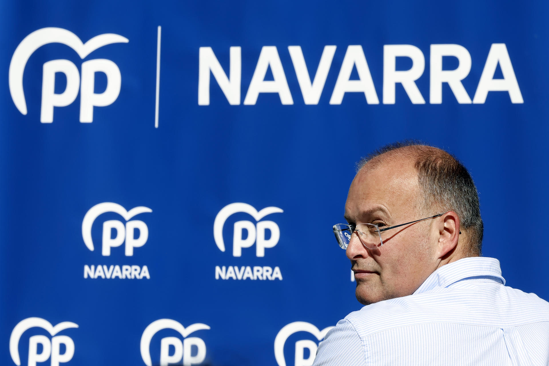 El secretario general del PP, Miguel Tellado, ha advertido de que el año judicial para el PSOE no empezó este viernes sino que "empezará este miércoles cuando veamos sentada en los juzgados a Begoña Gómez" y seguirá con otras causas como las del propio fiscal general del Estado o la del caso Koldo y los "hijos políticos de Santos Cerdán". Lo ha dicho Tellado en un acto en Pamplona junto al presidente del PP de Navarra, Javier García, donde ha abierto el curso político del PP en Navarra. EFE/ Jesús Diges