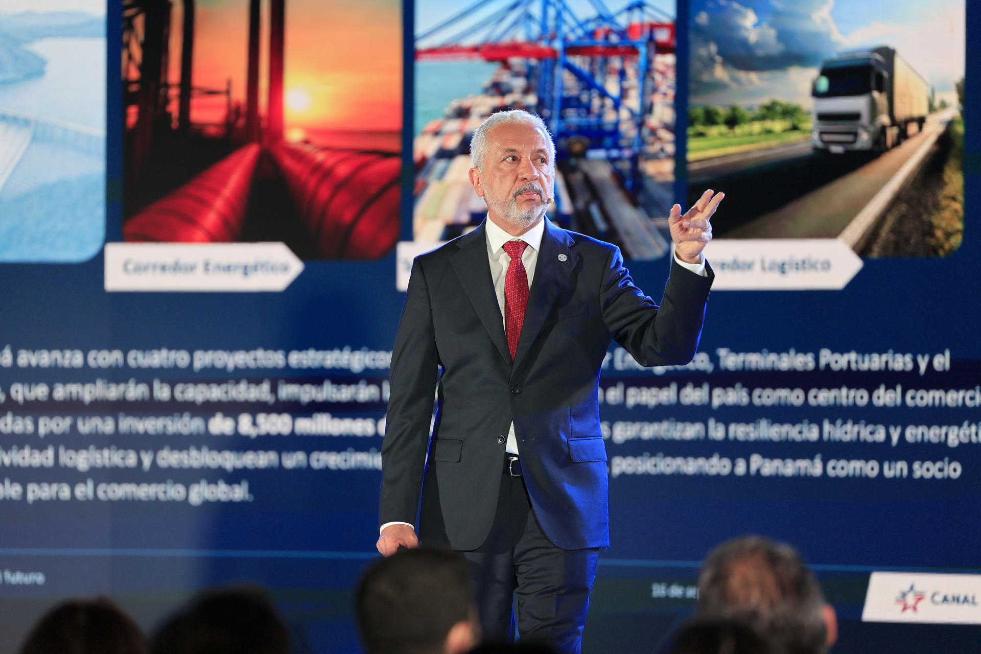 AME059. CIUDAD DE PANAMÁ (PANAMÁ), 16/09/2025.- El administrador de la Autoridad del canal de Panamá, Ricaurte Vázquez Morales, habla durante la presentación 'Canal de Panamá: Visión del futuro' este martes, en Ciudad de Panamá (Panamá). EFE/ Bienvenido Velasco