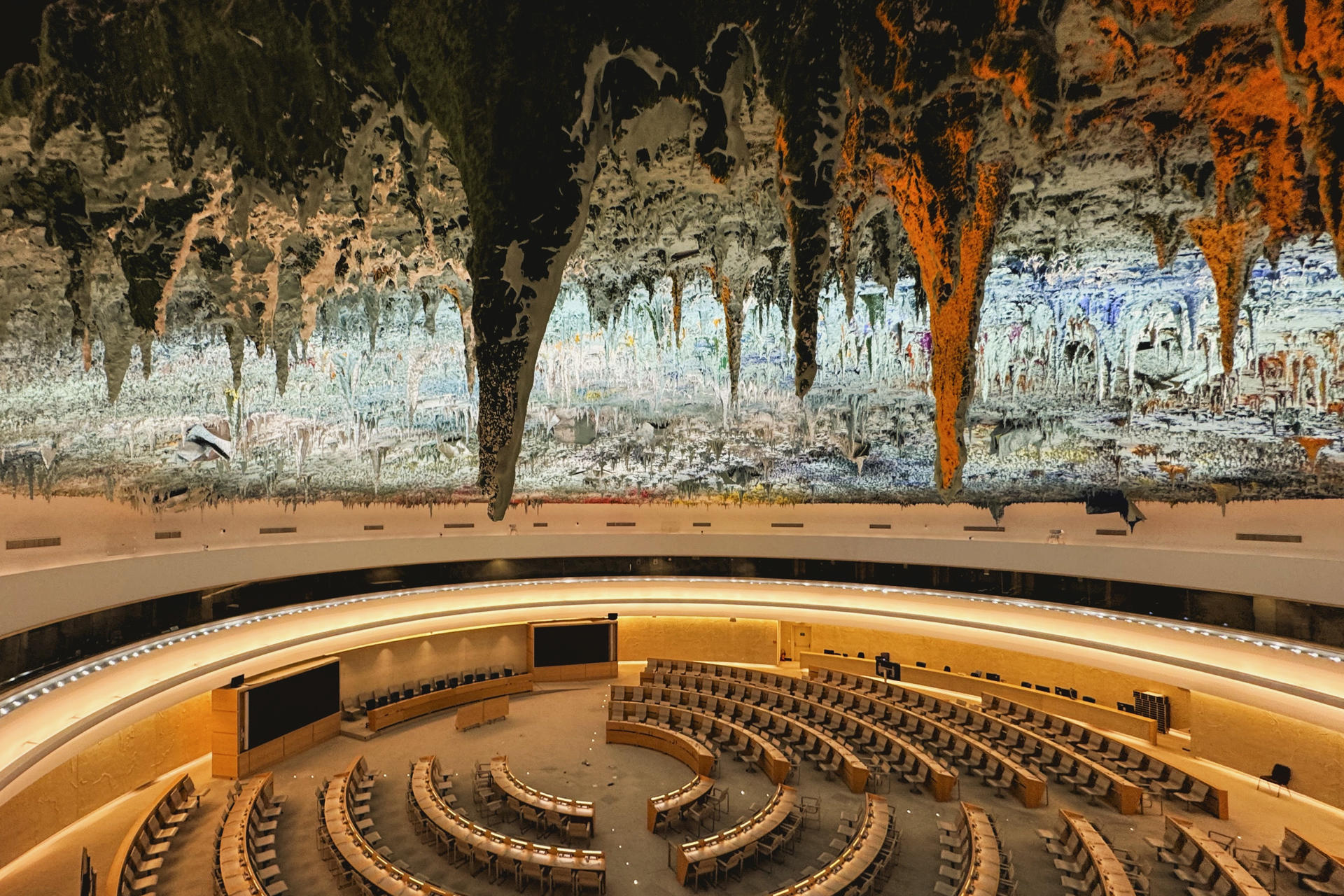 La Sala XX en la sede europea de la ONU, famosa por su cúpula del artista balear Miquel Barceló, cierra sus puertas a partir de este lunes, durante al menos dos años, debido a las obras de remodelación del edificio, que obligarán a tomar medidas de seguridad para proteger la obra de arte. EFE/ Antonio Broto