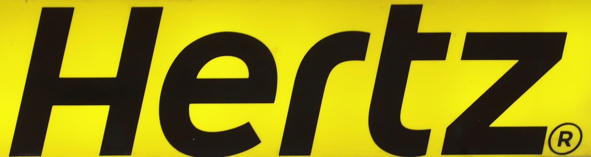 Fotografía de archivo del logotipo de la arrendadora de carros Hertz. EFE/ Mario Guzmán