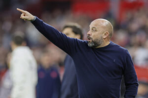 Fotografía de José Manuel Vidal, en la que puede verse en una imagen de archivo del 25 de enero de 2025 al entrenador del Espanyol Manolo González durante un partido. EFE
