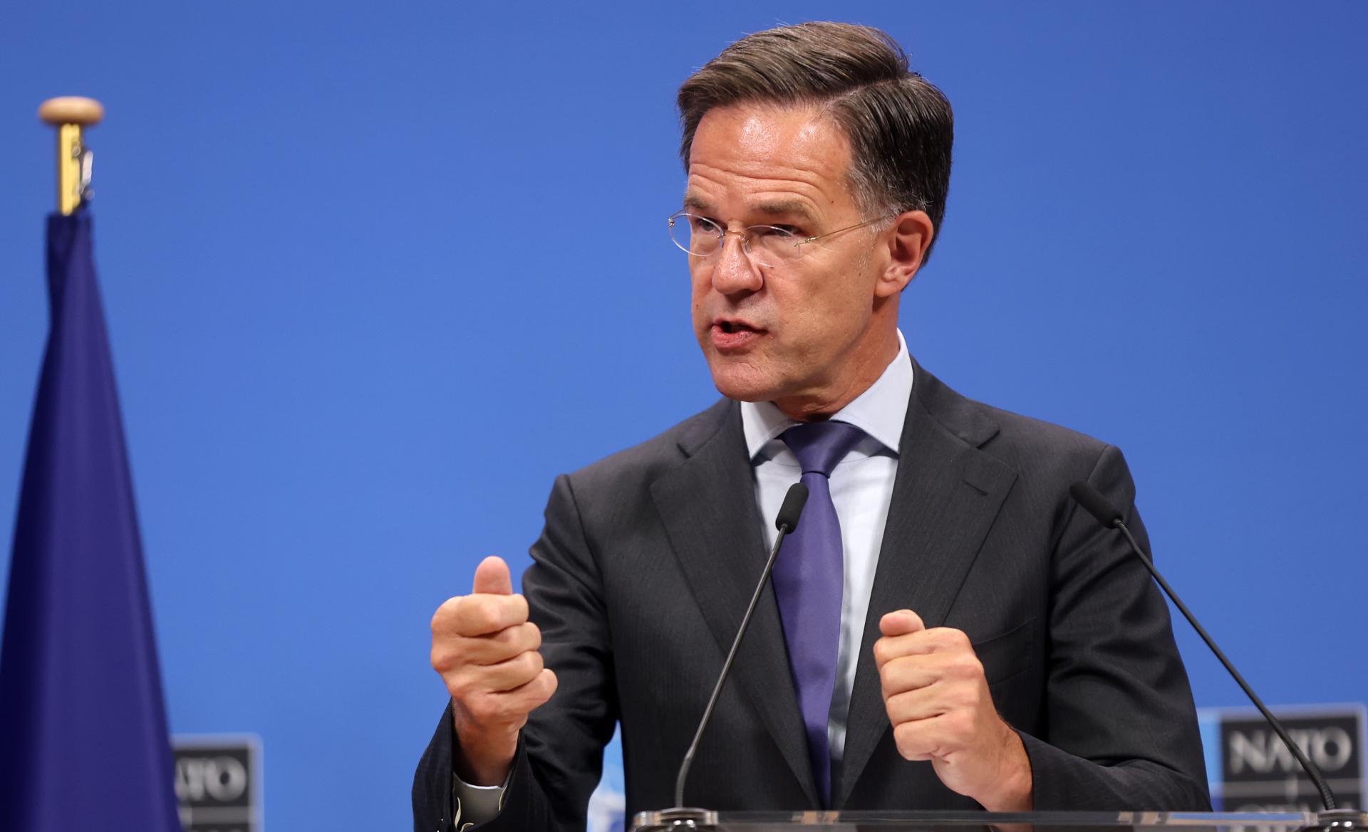 El secretario general de la Organización del Tratado del Atlántico Norte (OTAN), Mark Rutte, asiste a una conferencia de prensa conjunta con el presidente de Estonia tras su reunión en la sede de la OTAN en Bruselas, el 3 de septiembre de 2025. EFE/EPA/OLIVIER HOSLET