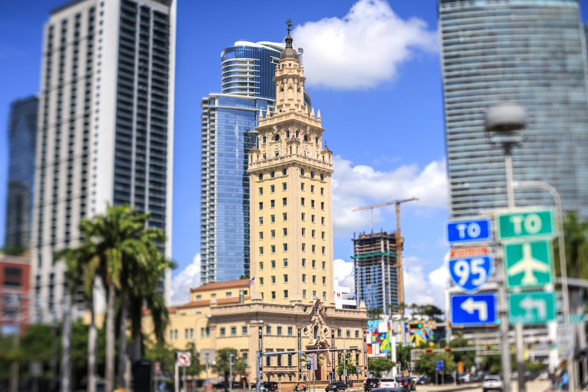 La Torre de la Libertad (Freedom Tower) en el centro de Miami, Florida, EE.UU. EFE/EPA/CRISTOBAL HERRERA-ULASHKEVICH
