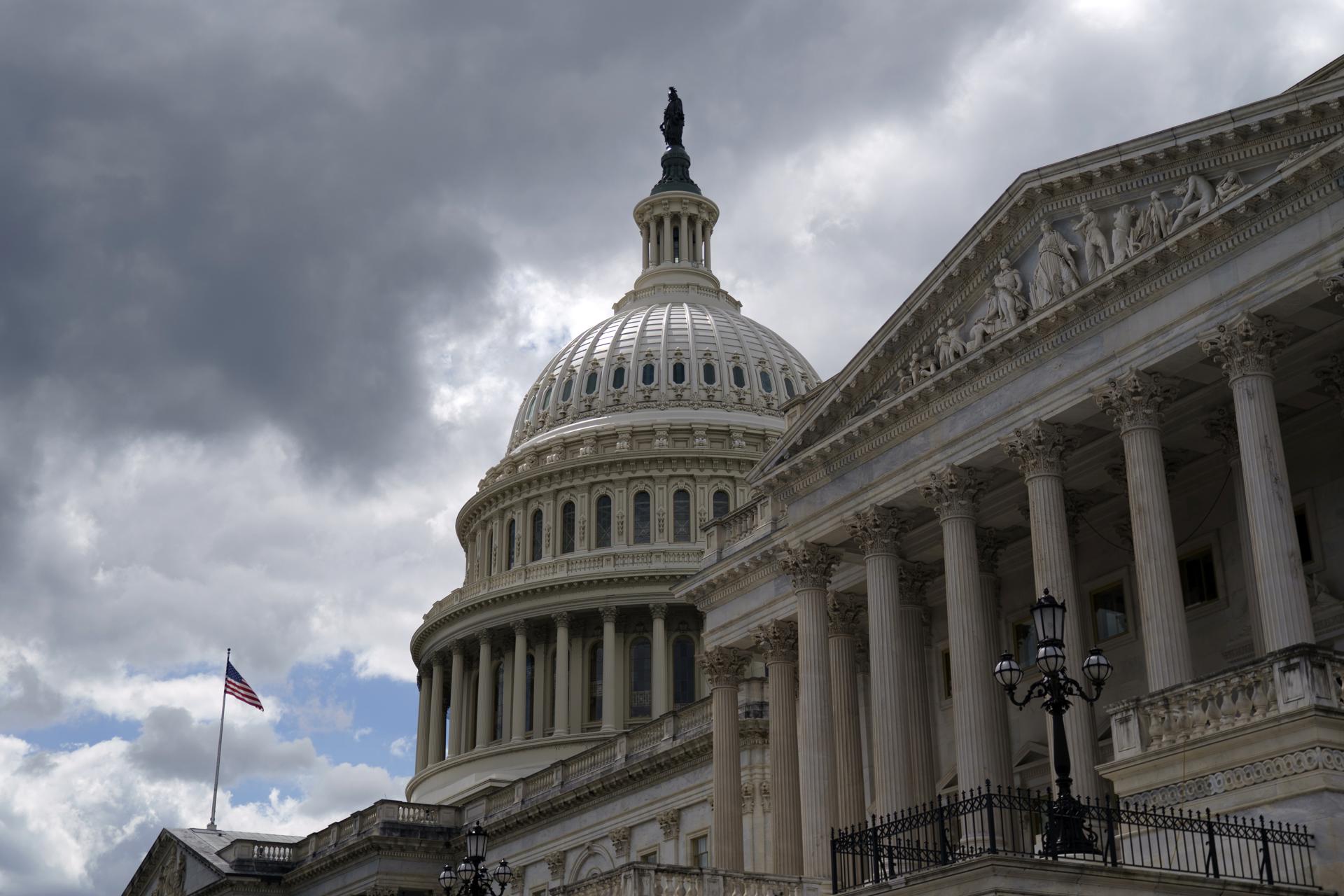 Foto de archivo que muestra el Capitolio de EE.UU. en Washington DC. EFE/EPA/WILL OLIVER