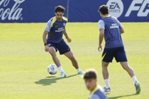 Johnny Cardoso, en una foto de archivo durante un entrenamiento. EFE/Chema Moya.