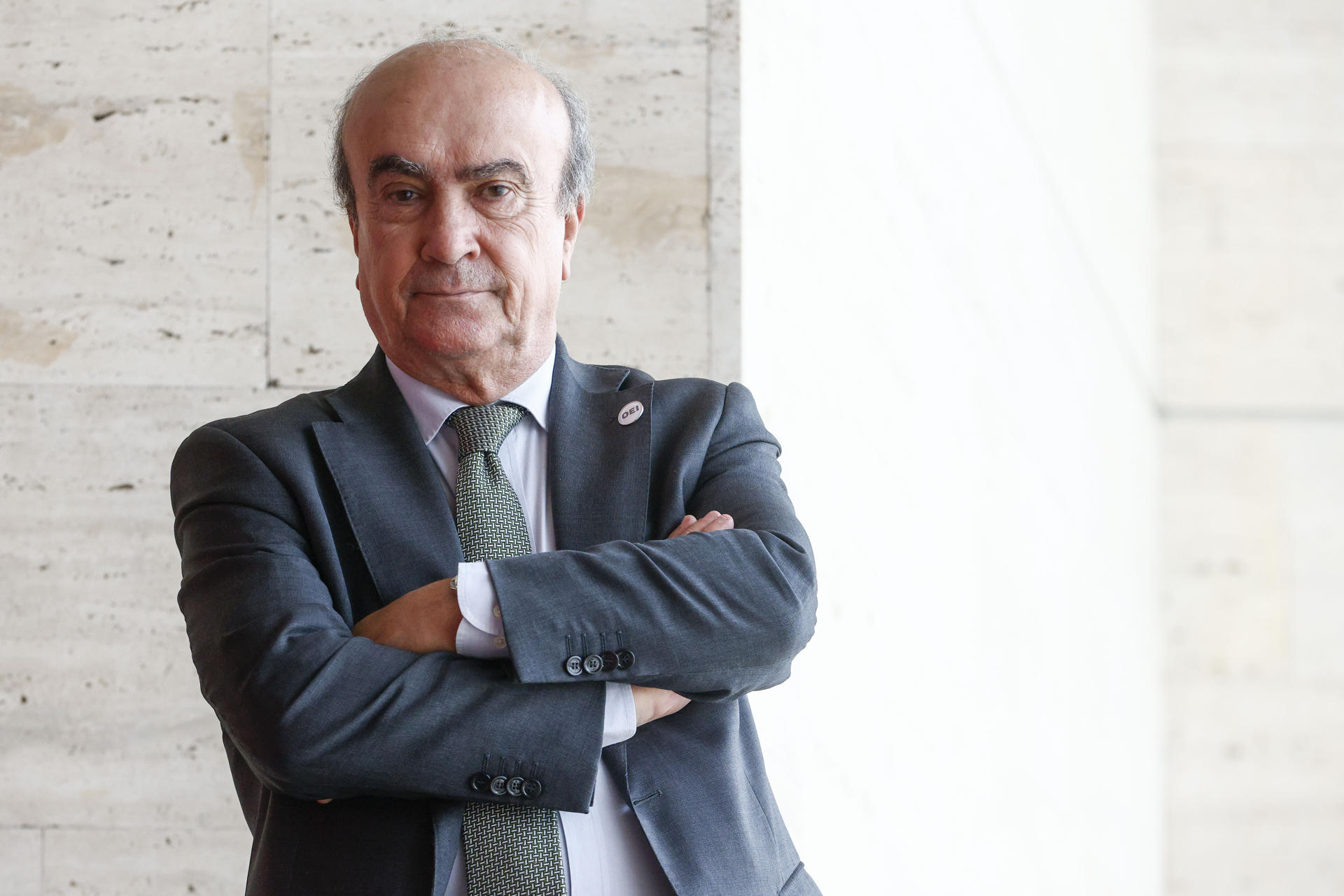 El secretario general de la Organización de Estados Iberoamericanos para la Educación, la Ciencia y la Cultura (OEI), el madrileño Mariano Jabonero, durante una entrevista con EFE en Barcelona en la que ha afirmado que la cultura iberoamericana, que estará presente en la Conferencia de la Unesco Mondiacult de este septiembre en Barcelona, tiene entre sus retos principales conseguir más inversión, paliar "discursos involucionistas" y "poner en valor" las cualidades de la región. EFE/Quique García