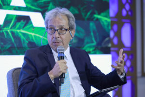 El líder global de Clima y Energía de WWF Internacional y presidente de la Comisión de Crisis Climática de la Unión Internacional para la Conservación de la Naturaleza (UICN), Manuel Pulgar-Vidal, habla en el III Foro Latinoamericano de Economía Verde (FLEV) este jueves, en São Paulo (Brasil). EFE. EFE/ Sebastiao Moreira