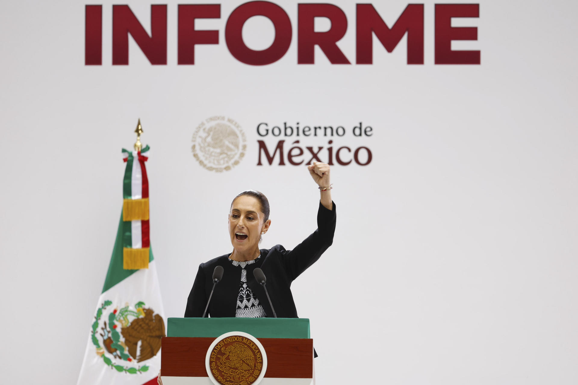 La presidenta de México, Claudia Sheinbaum, habla durante su Primer Informe de Gobierno en el Palacio Nacional este lunes, en Ciudad de México (México). EFE/ Sáshenka Gutiérrez