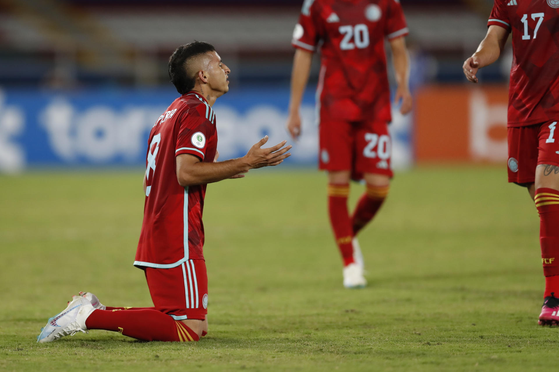 Fotografía de Ernesto Guzmán Jr., en la que puede verse en una imagen de archivo del 25 de enero de 2023 al futbolista colombiano Gustavo Puerta, durante un partido con la selección sub-20 de su país. EFE