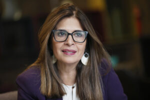 La directora regional de IDEA Internacional, Marcela Ríos, fue captada este jueves, 4 de septiembre, durante una entrevista con EFE, en Santiago de Chile. EFE/Elvis González