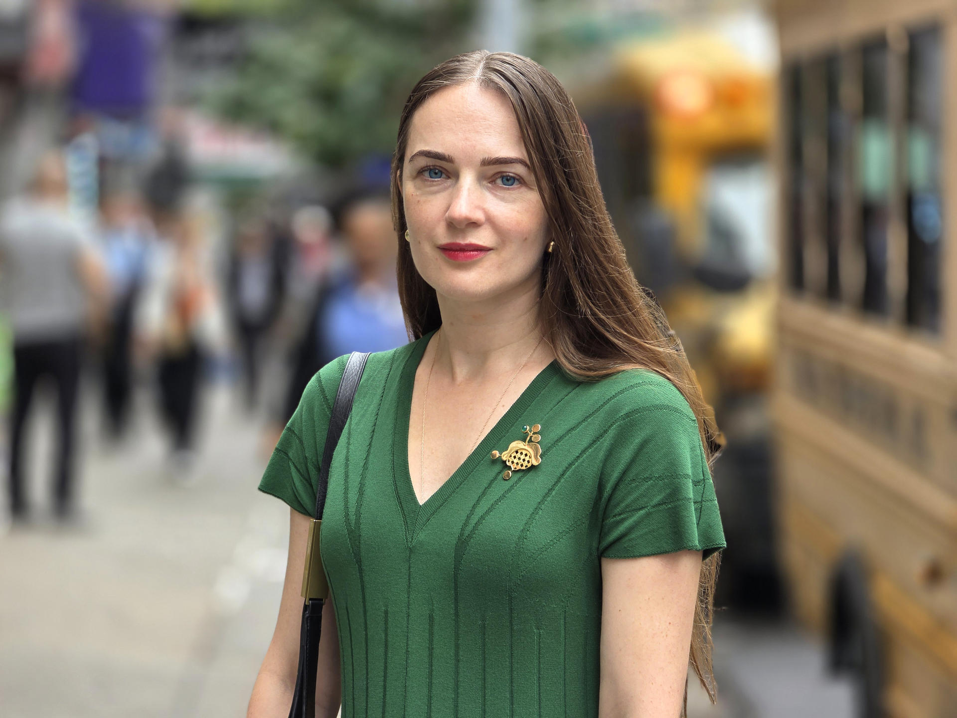 La abogada ucraniana Oleksandra Matviichuk, premio nobel de la paz, posa para EFE durante una entrevista este jueves, en Nueva York (EE.UU.). EFE/ Alberto Boal
