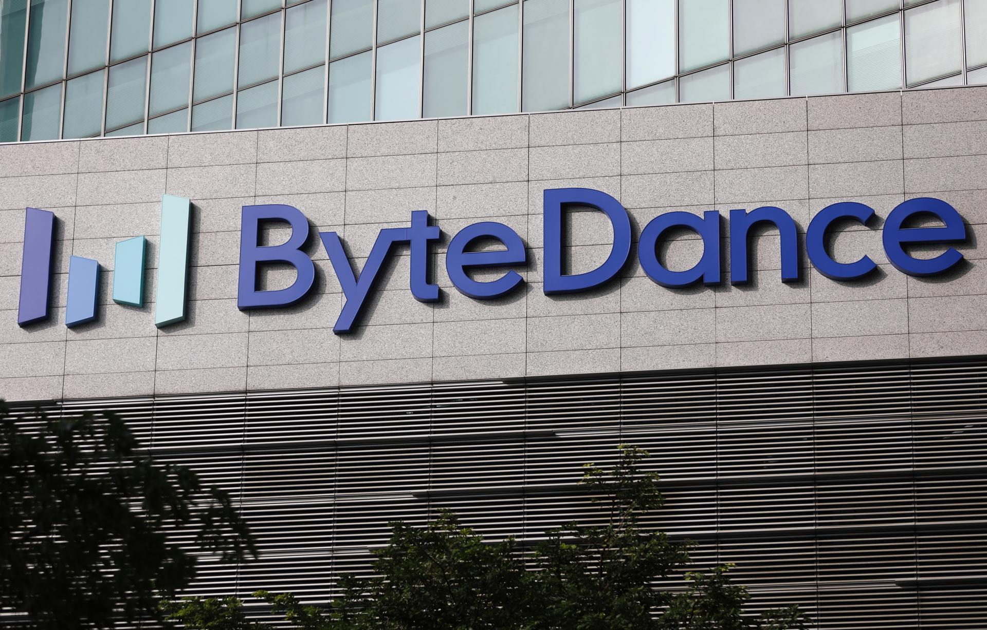 Una vista del logotipo de ByteDance en la fachada de su edificio de oficinas en Singapur, el 29 de agosto de 2023. EFE/EPA/HOW HWEE YOUNG