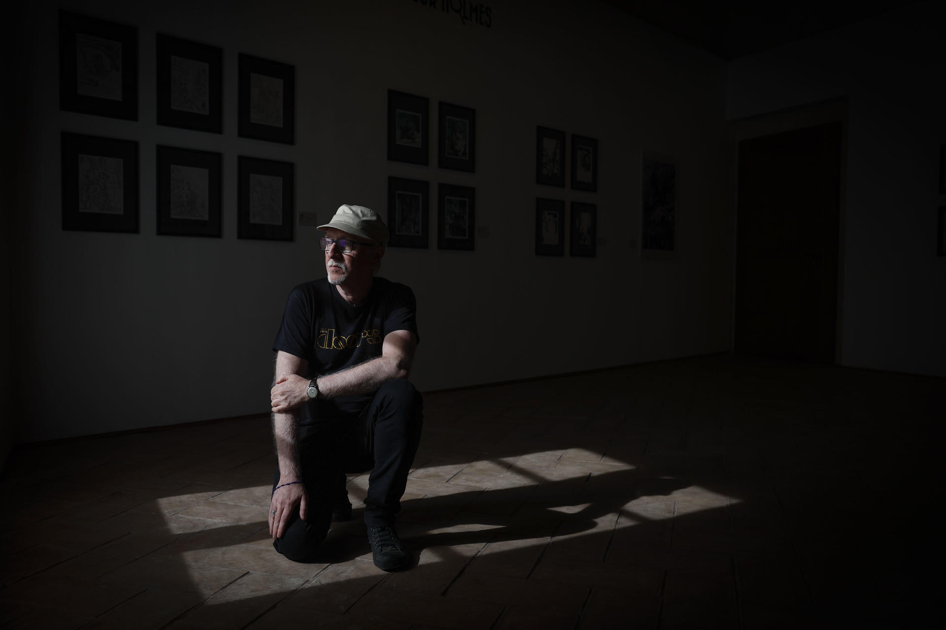 El historietista y Premio Nacional del Cómic Javier Olivares regresa al Salón del Cómic de Navarra en su decimosexta edición con 155 ilustraciones expuestas en el Palacio del Condestable de Pamplona. Olivares, en una entrevista con EFE, habla de su exposición 'Versión Original' (original tachado) como una especie de diario personal, un lugar de memoria en el que se reconoce y recuerda partes de su vida. EFE/ Villar López