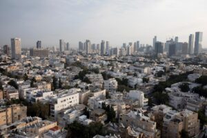 Imagen de archivo de una vista general de la ciudad israelí de Tel Aviv, principal polo financiero del país. EFE/ ABIR SULTAN