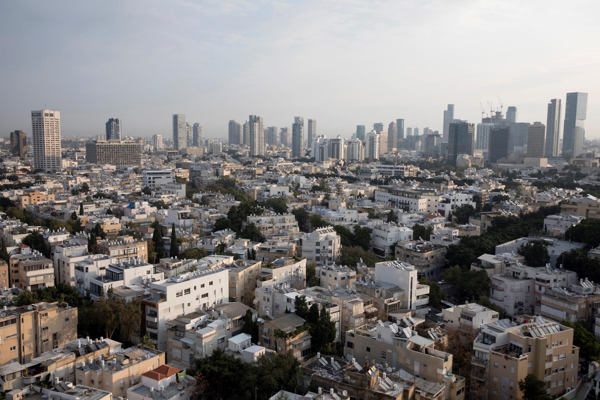 Imagen de archivo de una vista general de la ciudad israelí de Tel Aviv, principal polo financiero del país. EFE/ ABIR SULTAN