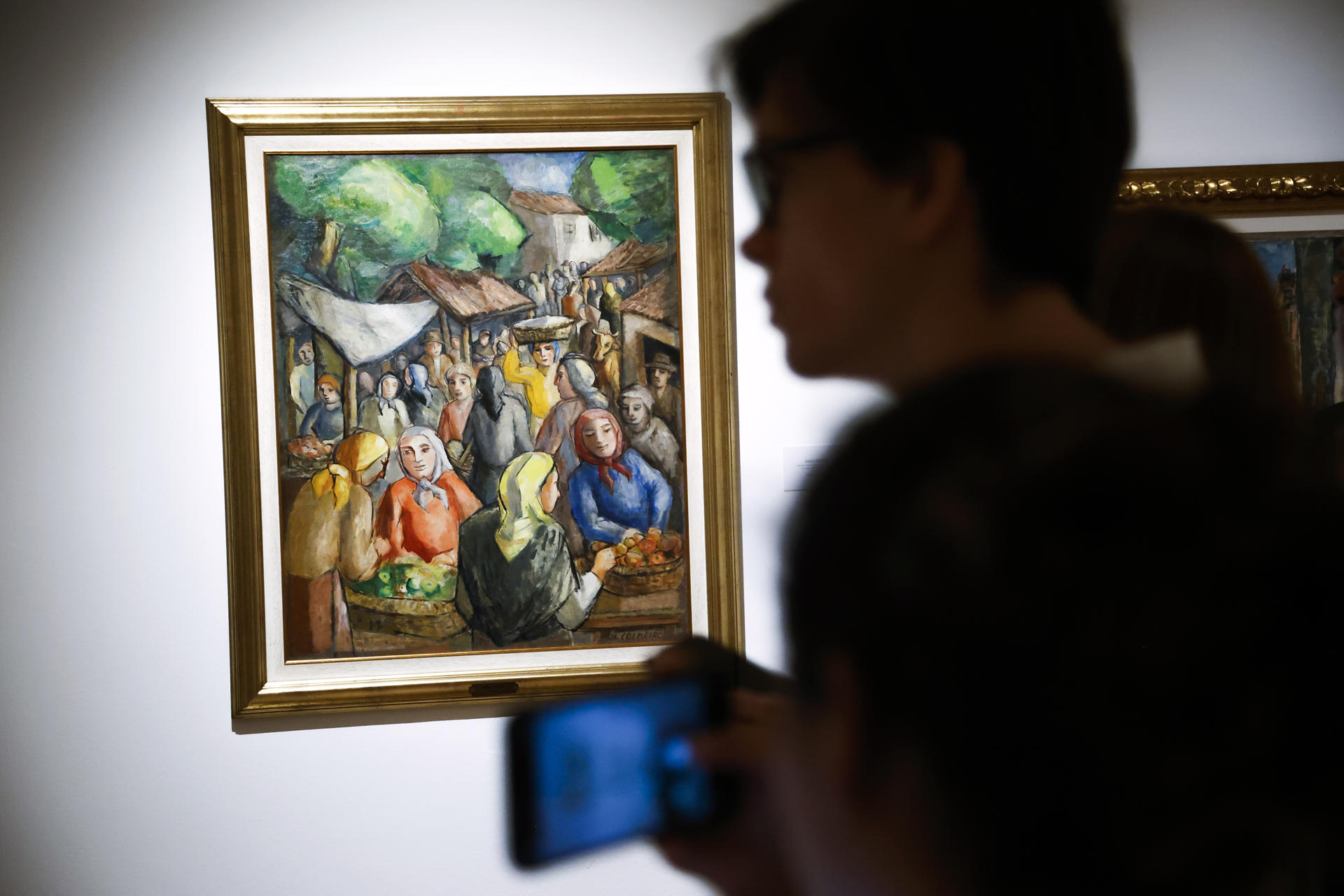 Vista de la exposición "Arte entre continentes" de la colección ABANCA, que expone un total de 62 obras de 33 artistas como Salvador Dalí, Picasso o Joan Miró en la Galería Casa América, este jueves en Madrid. EFE/ David Fernández
