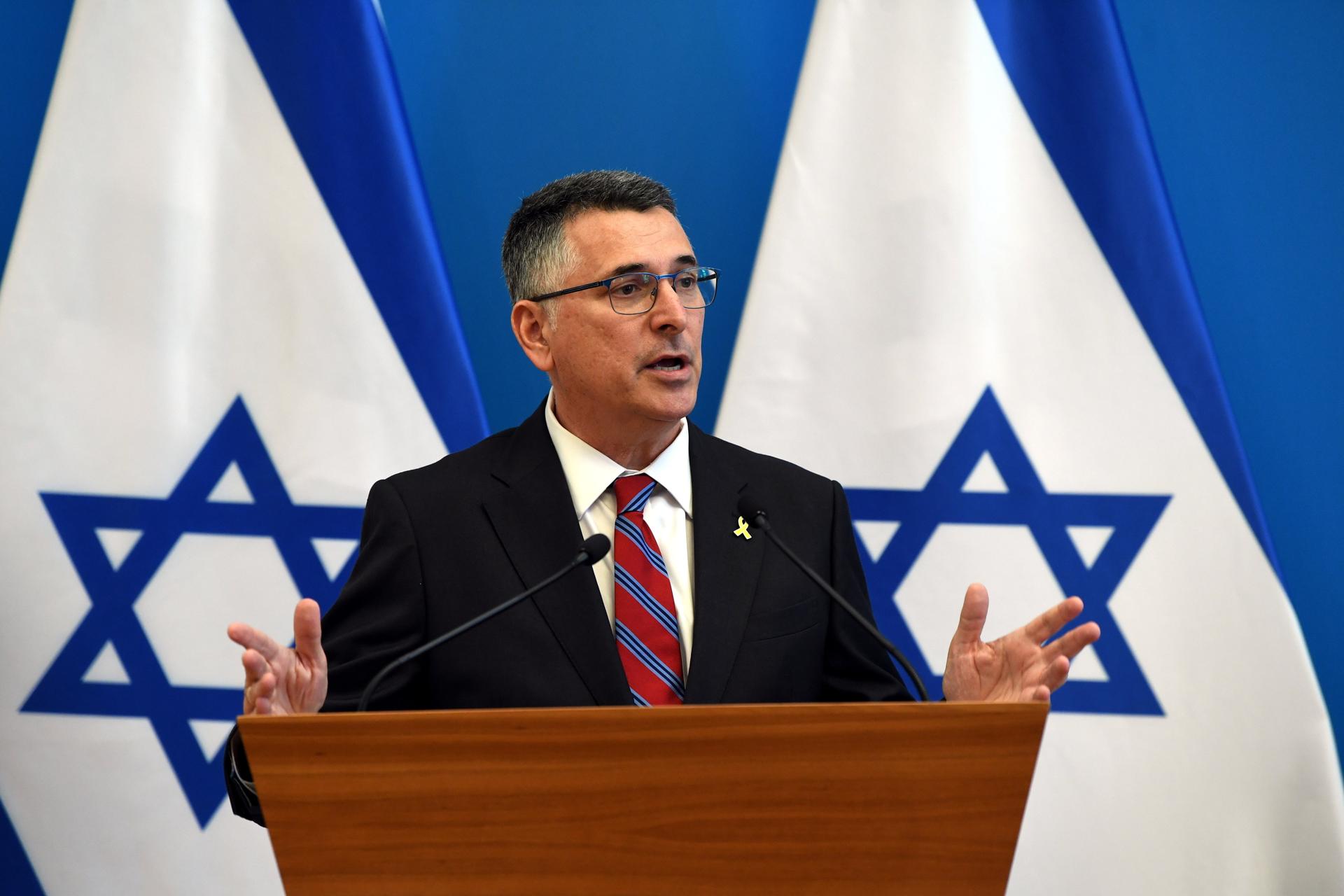 El ministro de Asuntos Exteriores de Israel, Gideon Saar, habla durante su conferencia de prensa conjunta con el ministro de Asuntos Exteriores y Comercio de Hungría, Peter Szijjarto, en el despacho de Szijjarto en Budapest, Hungría, 8 de septiembre de 2025. (Hungría) EFE/EPA/Attila Kovacs HUNGARY OUT