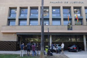 Vista general del Palacio de Justicia de Catarroja (Valencia) donde este miércoles, tras el parón estival de agosto, la jueza de Catarroja que instruye la causa penal sobre la gestión de la dana retoma las declaraciones de testigos. EFE/Manuel Bruque