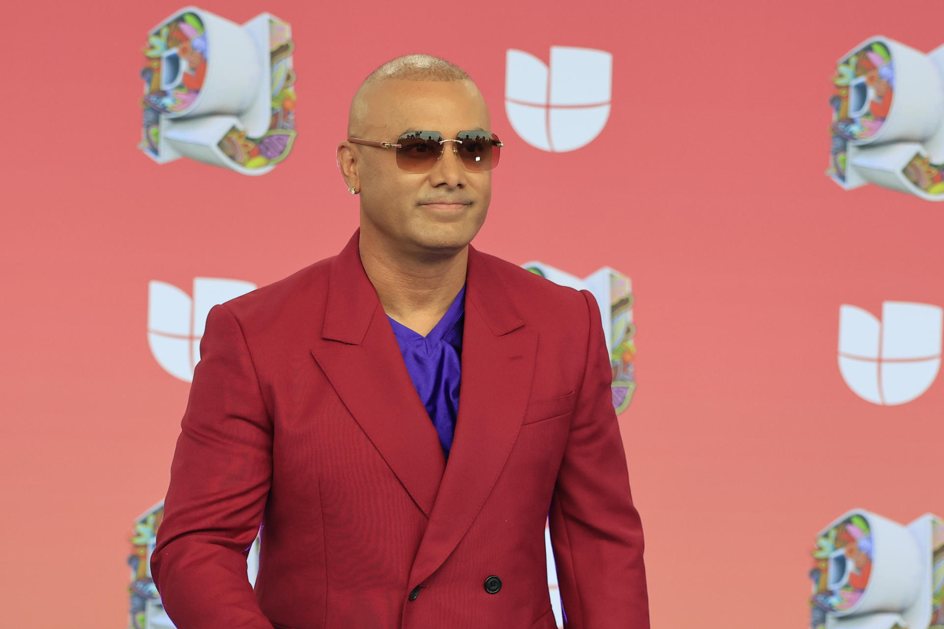 El cantante Wisin posa durante la alfombra azul de los Premios Juventud este jueves, en Ciudad de Panamá (Panamá). EFE/ Bienvenido Velasco
