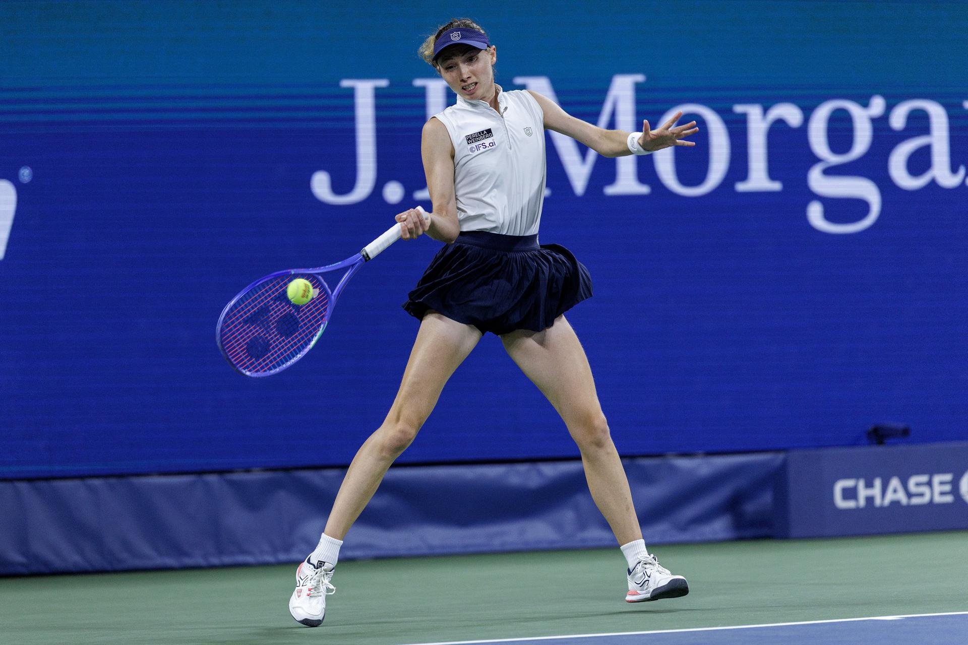 La española Cristina Bucsa perdió por 6-1 y 6-4 en una hora y 13 minutos en el US Open 2025 ante Aryna Sabalenka. EFE/EPA/CRISTOBAL HERRERA ULASHKEVICH