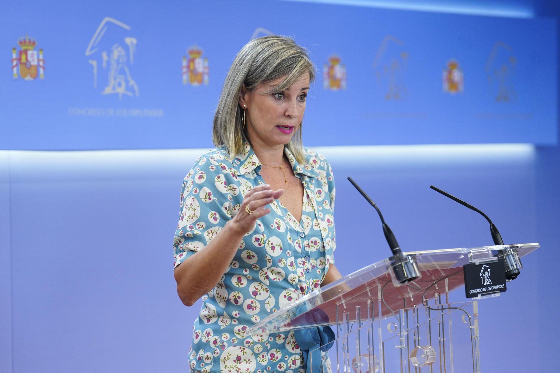 Verónica Martínez, portavoz de SUMAR, ofrece una rueda de prensa con motivo de la reunión de la Junta de Portavoces en el Congreso en Madrid, este martes. EFE/ Borja Sanchez-Trillo