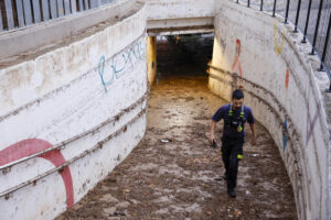 Una tormenta descarga en el Bajo Aragón este domingo. EFE/ Javier Cebollada