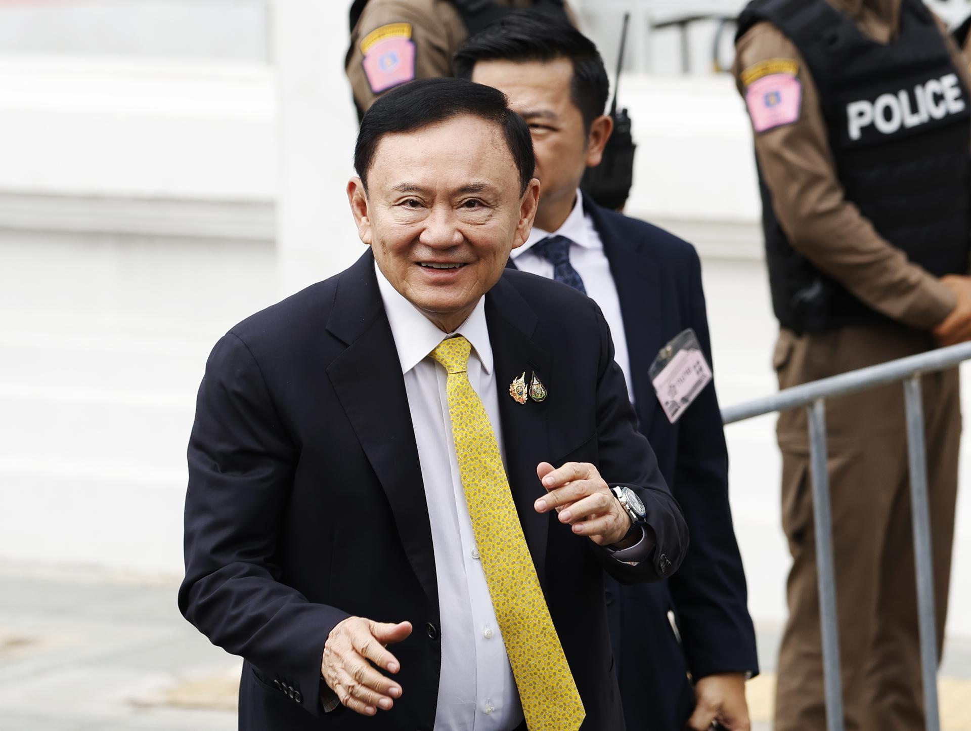 Bangkok (Thailand), 09/09/2025.- Former Thai Prime Minister Thaksin Shinawatra arrives to hear a verdict on the case regarding his prolonged hospital stay to avoid a prison sentence at the Supreme Court in Bangkok, Thailand, 09 September 2025. Thailand’s Supreme Court has ordered former Prime Minister Thaksin Shinawatra to return to prison to serve one more year of a past conviction. The court’s Criminal Division for Holders of Political Positions ruled that Thaksin’s six-month stay in a police hospital in 2023, while serving a reduced sentence for abuse of power and conflict of interest, cannot be counted toward his jail term. (Tailandia) EFE/EPA/RUNGROJ YONGRIT