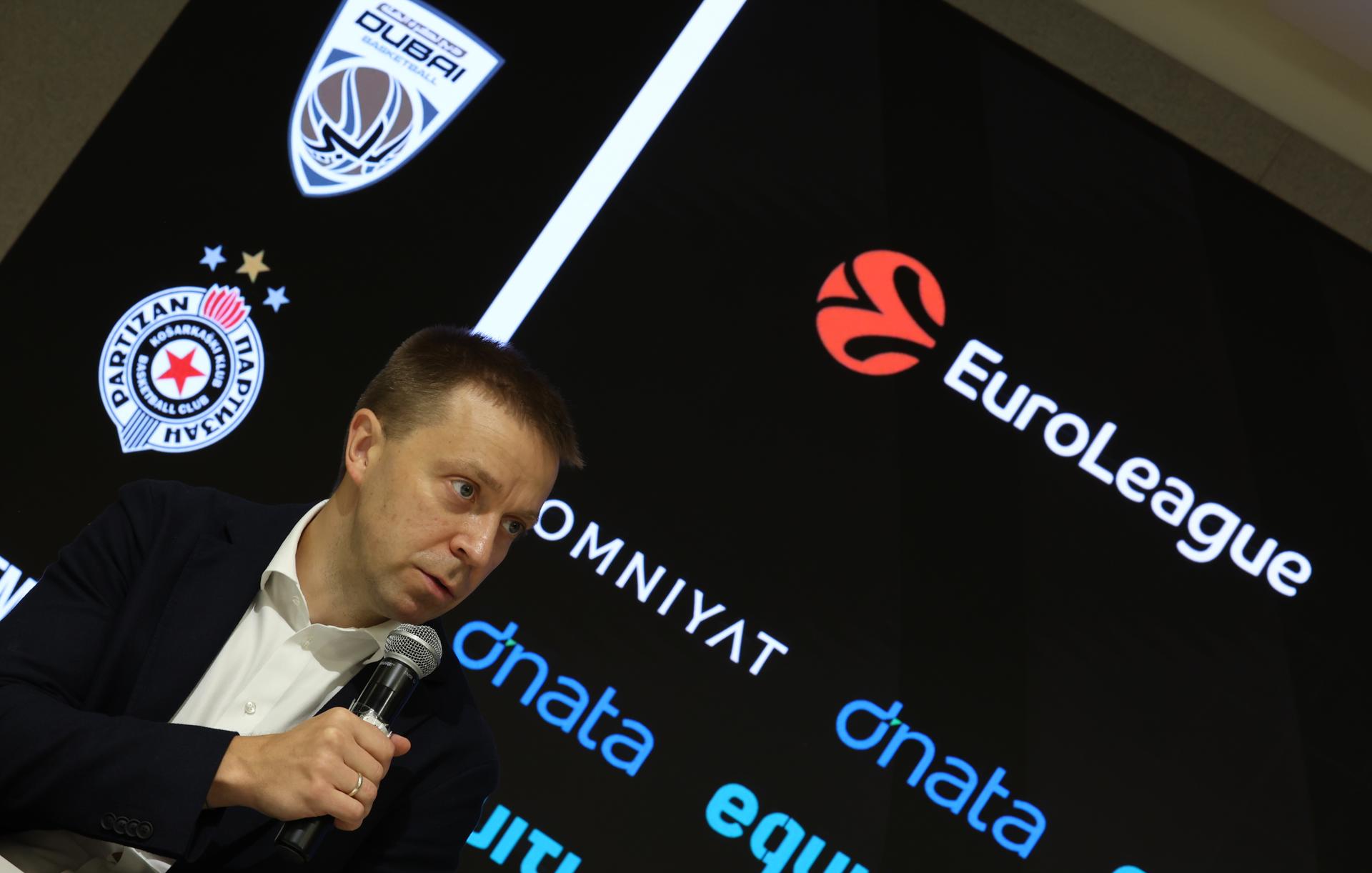 El CEO de la Euroliga, Paulius Motiejunas, durante la rueda de prensa ofrecida este lunes en Dubai. EFE/EPA/ALI HAIDER
