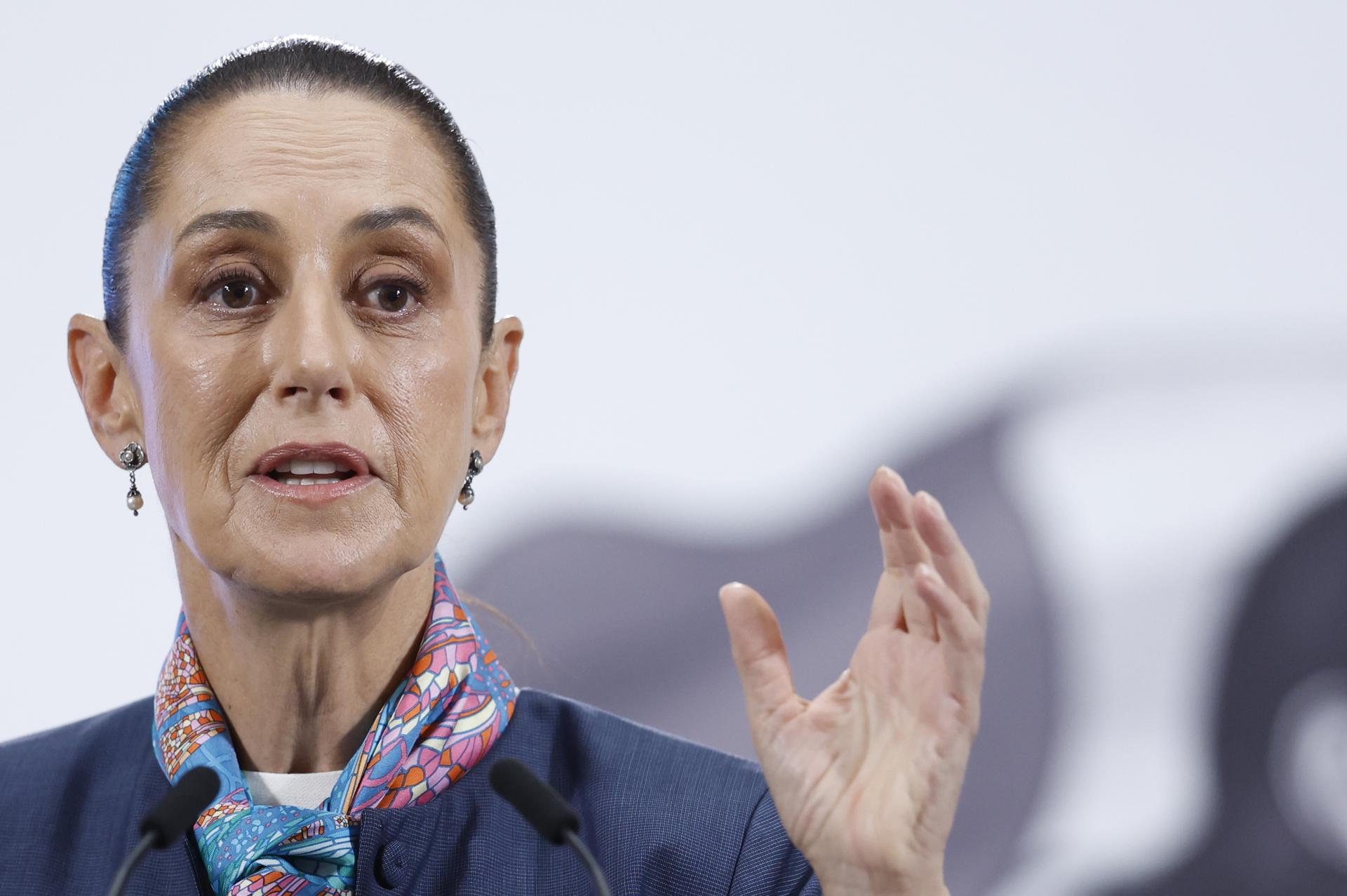 La presidenta de México, Claudia Sheinbaum, habla durante una rueda de prensa este jueves en Palacio Nacional de la Ciudad de México (México). EFE/Sáshenka Gutiérrez