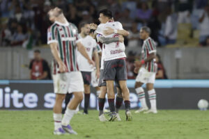Los jugadores de Lanús celebran la clasificación a la semifinal de la Copa Sudamericana 2025 al igualar con Fluminense en el estadio Maracaná, en Río de Janeiro. EFE/Andre Coelho
