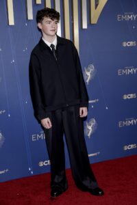 El actor inglés Owen Cooper llega a la ceremonia de los 77º Premios Emmy celebrada en el Teatro Peacock en Los Ángeles, California, EE.UU. EFE/JILL CONNELLY