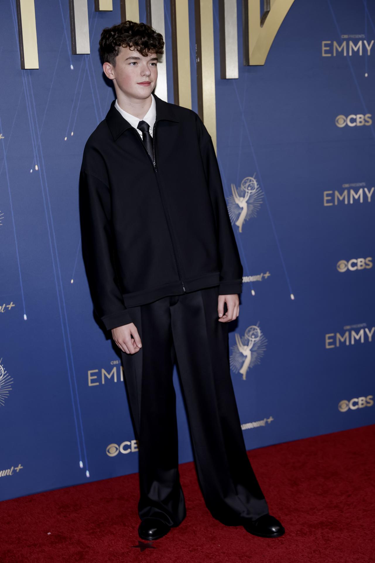 El actor inglés Owen Cooper llega a la ceremonia de los 77º Premios Emmy celebrada en el Teatro Peacock en Los Ángeles, California, EE.UU. EFE/JILL CONNELLY