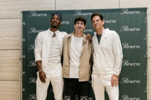 Jimmy Butler, Arturo Coello, número 1 del mundo, y Wayne Boich. EFE/Cedida por Reserve Padel USO EDITORIAL