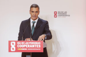 El presidente del Gobierno, Pedro Sánchez, participa en la inauguración de un acto con motivo del Día de las Personas Cooperantes, este lunes en Madrid. EFE/ J.P.Gandul
