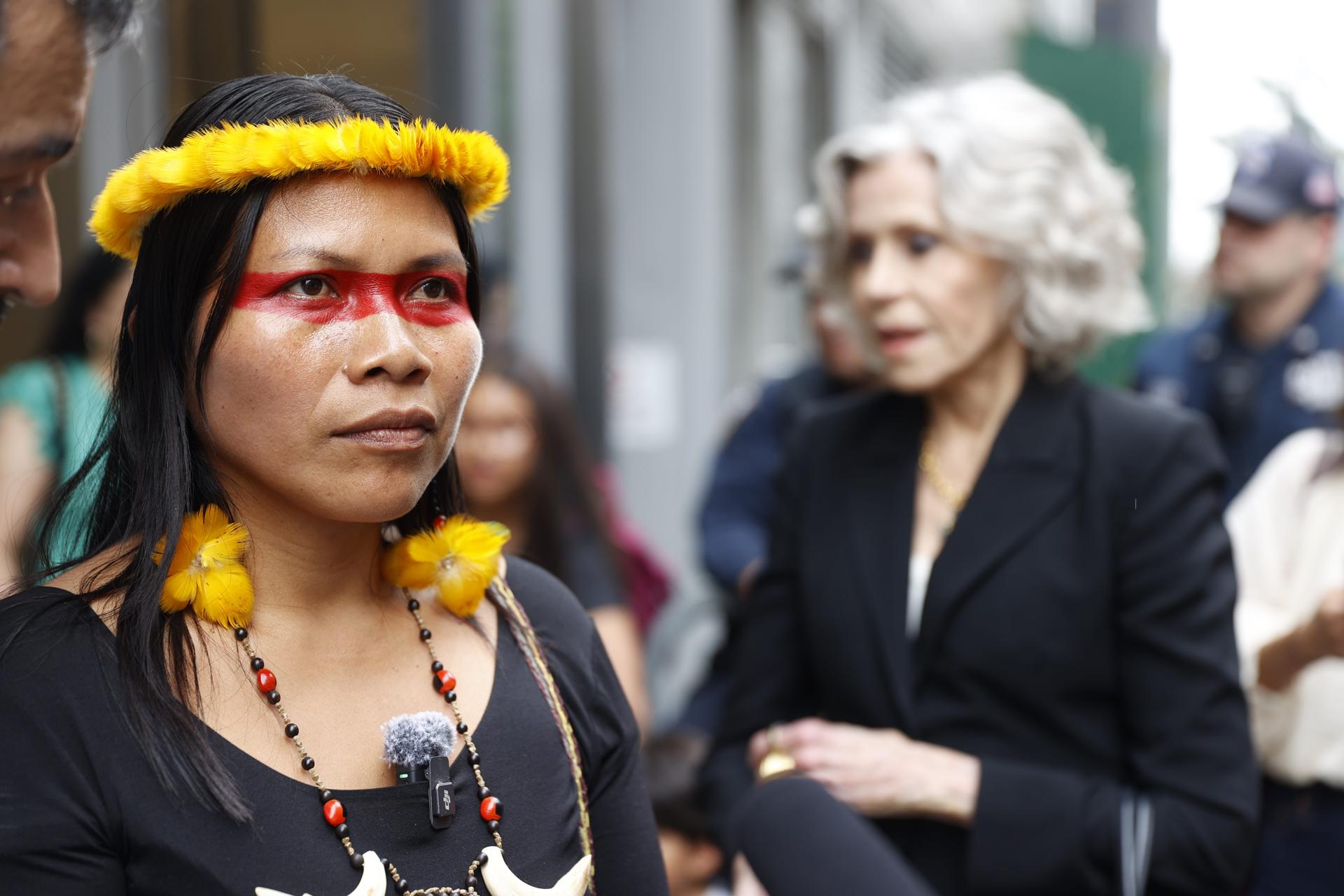 La lideresa waorani Nemonte Nenquimo habla durante una rueda de prensa este miércoles, en Nueva York (EE.UU.). EFE/ Alberto Boal