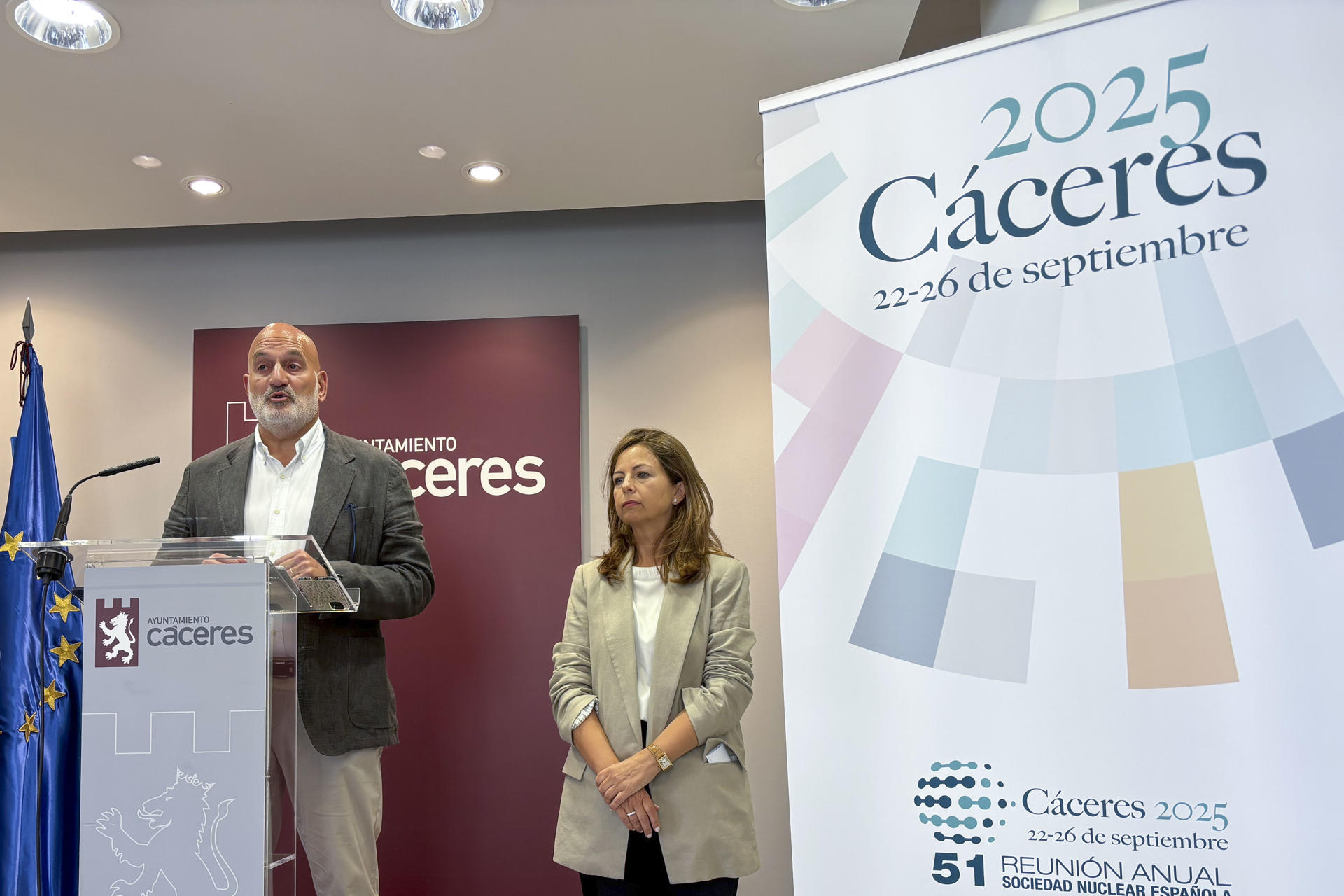 El presidente de la Sociedad Nuclear Española (SNE), Paulo Domingues Santos, durante la presentación de la 51º Reunión Anual de la SNE, que tendrá lugar del 22 al 26 de septiembre en el Palacio de Congresos y Exposiciones de Cáceres, un evento de referencia del sector nuclear en España que  reunirá a más de 700 profesionales. EFE/ Eduardo Villanueva -