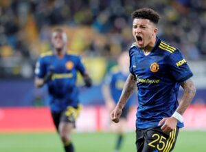 Fotografía de Domenech Castelló, en la que puede verse en una imagen de archivo del 23 de noviembre de 2021 al futbolista ecuatoriano Jadon Sancho (d). EFE