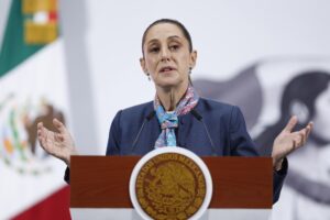 La presidenta de México, Claudia Sheinbaum, habla durante una rueda de prensa este jueves en Palacio Nacional de la Ciudad de México (México). EFE/Sáshenka Gutiérrez