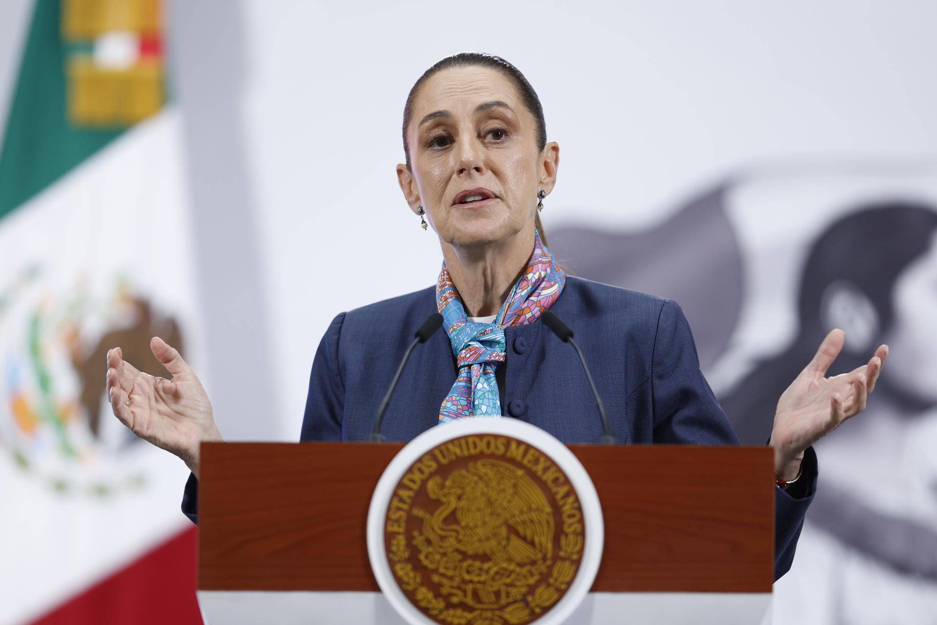 La presidenta de México, Claudia Sheinbaum, habla durante una rueda de prensa este jueves en Palacio Nacional de la Ciudad de México (México). EFE/Sáshenka Gutiérrez