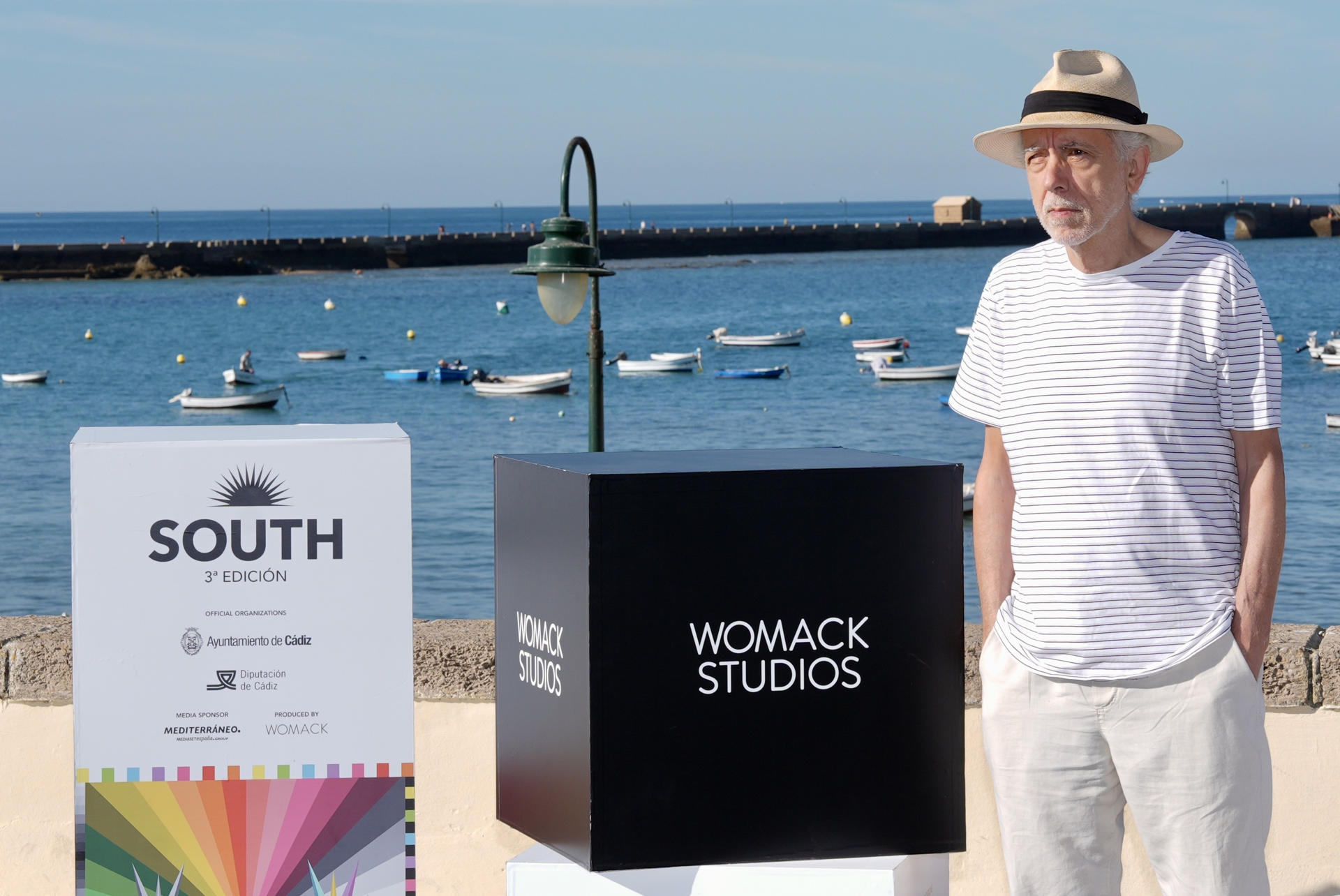 El director de 'Bajañí' Fernando Trueba posa para los medios durante la tercera edición del South International Series Festival que se celebra en Cádiz. EFE/Román Ríos